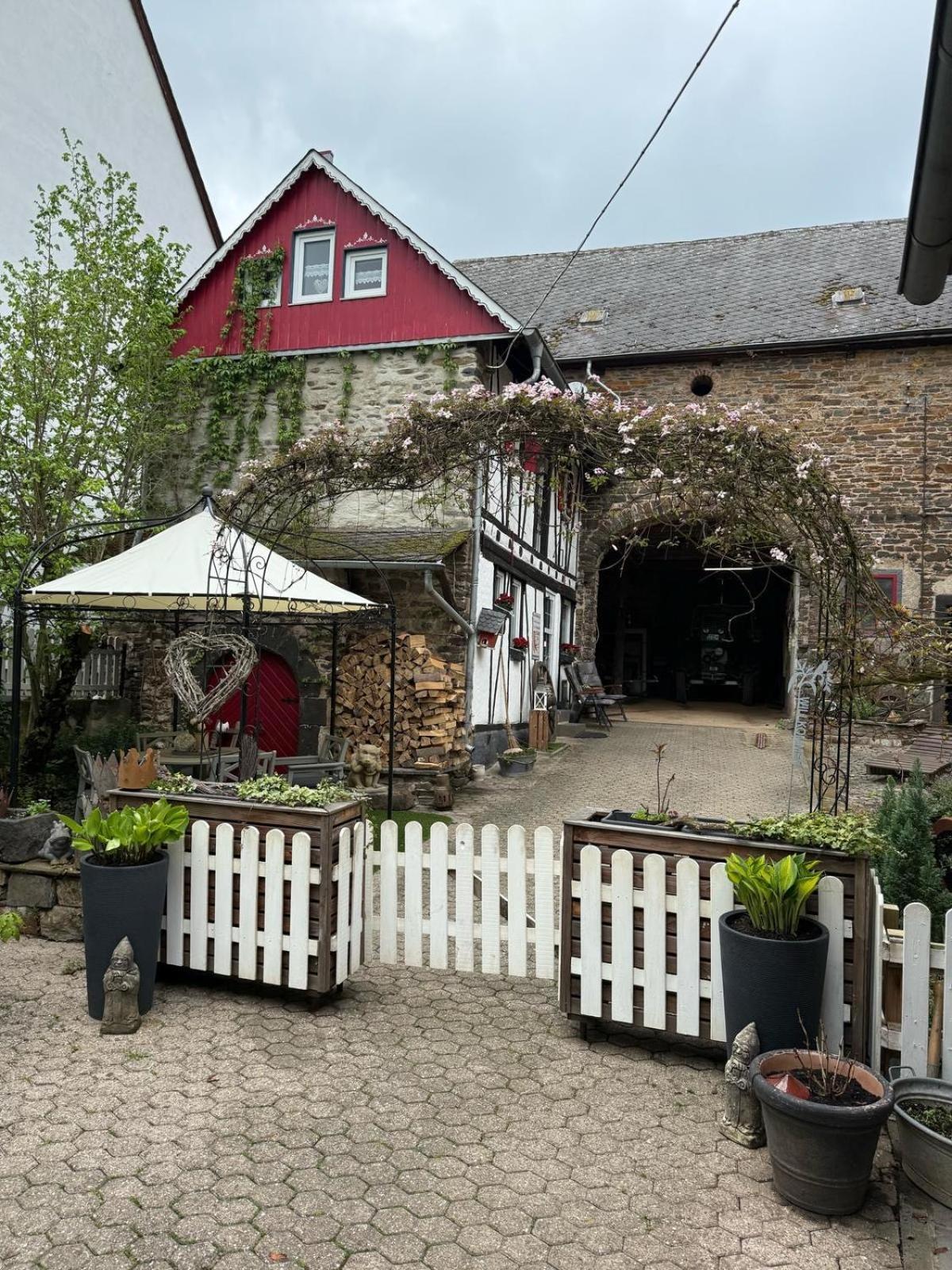 Вилла Alter Winzerhof Hatzenport Экстерьер фото